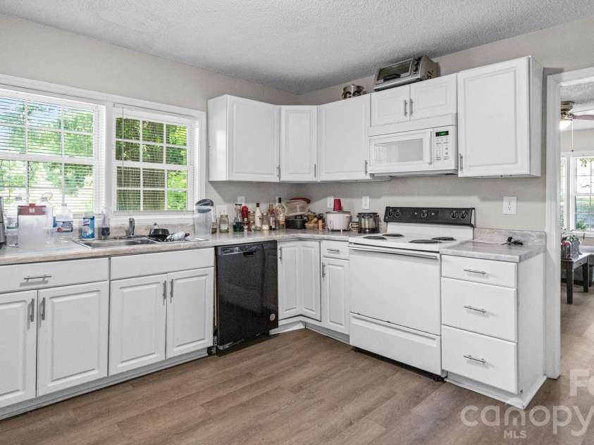 1501 Madison Street, Gastonia, NC 28052.  MLS# CAR4412911, YatesRealty ID 43762. 