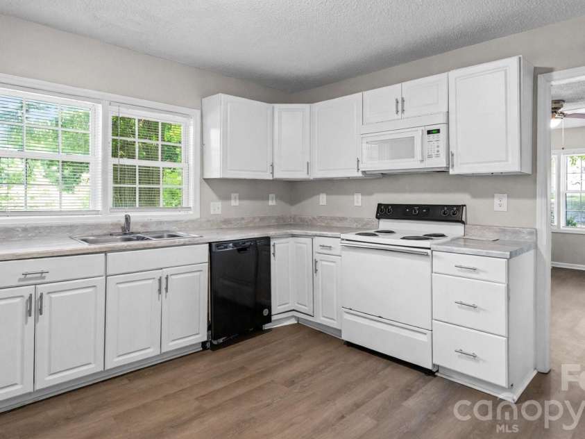 1501 Madison Street, Gastonia, NC 28052.  MLS# CAR4412911, YatesRealty ID 43762. 