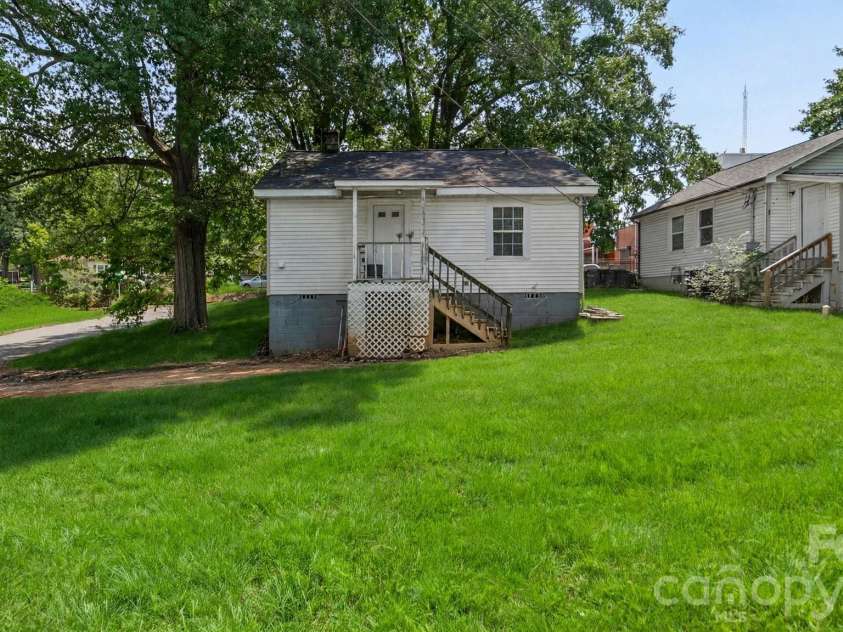 1501 Madison Street, Gastonia, NC 28052.  MLS# CAR4412911, YatesRealty ID 43762. 