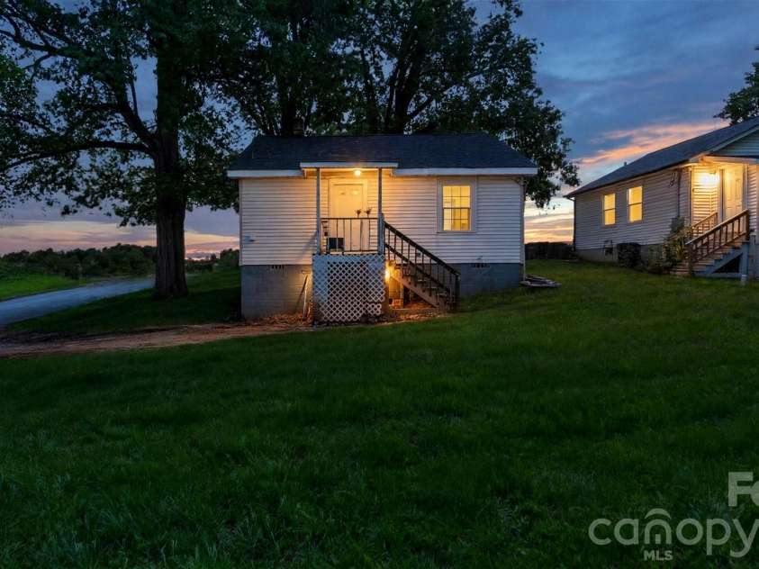 1501 Madison Street, Gastonia, NC 28052.  MLS# CAR4412911, YatesRealty ID 43762. 
