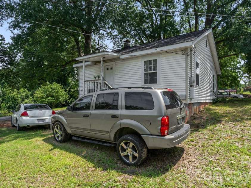 1501 Madison Street, Gastonia, NC 28052.  MLS# CAR4412911, YatesRealty ID 43762. 