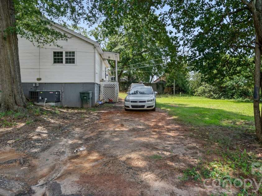 1501 Madison Street, Gastonia, NC 28052.  MLS# CAR4412911, YatesRealty ID 43762. 