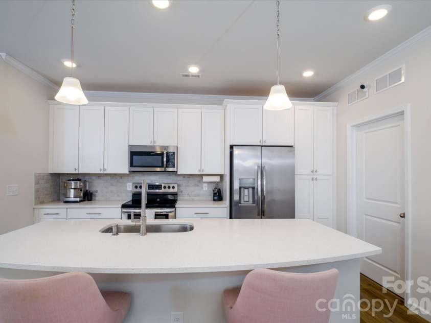 6135 Snowy Egret Avenue, Charlotte, NC 28214.  MLS# CAR4411649, YatesRealty ID 43763. 