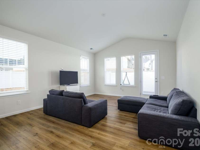 6135 Snowy Egret Avenue, Charlotte, NC 28214.  MLS# CAR4411649, YatesRealty ID 43763. 