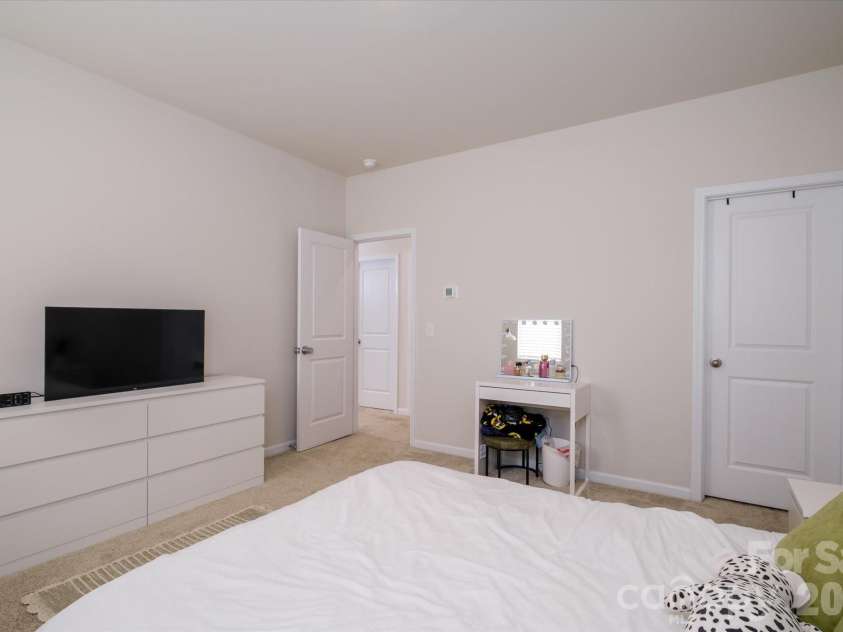 6135 Snowy Egret Avenue, Charlotte, NC 28214.  MLS# CAR4411649, YatesRealty ID 43763. 