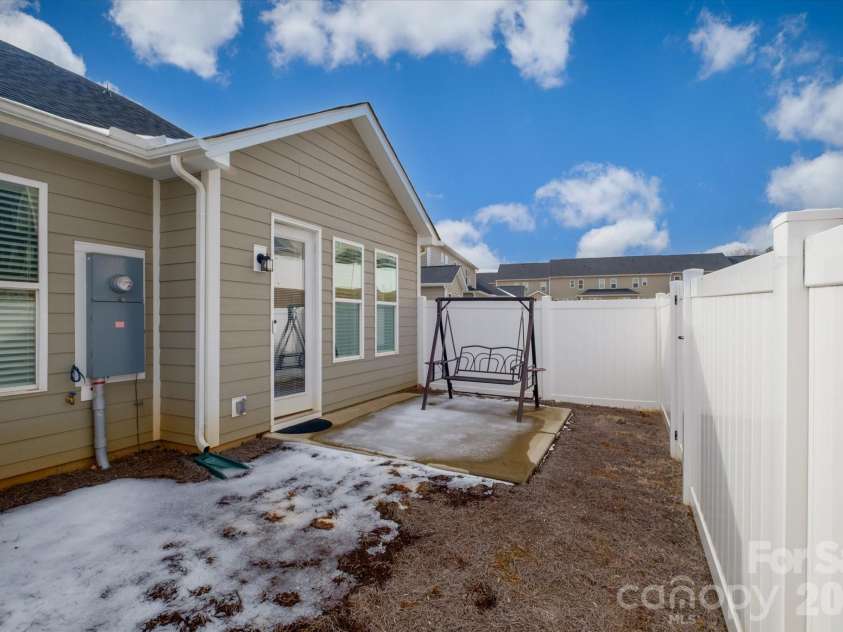 6135 Snowy Egret Avenue, Charlotte, NC 28214.  MLS# CAR4411649, YatesRealty ID 43763. 