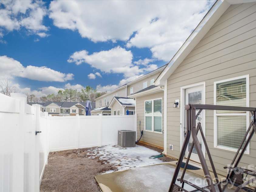 6135 Snowy Egret Avenue, Charlotte, NC 28214.  MLS# CAR4411649, YatesRealty ID 43763. 