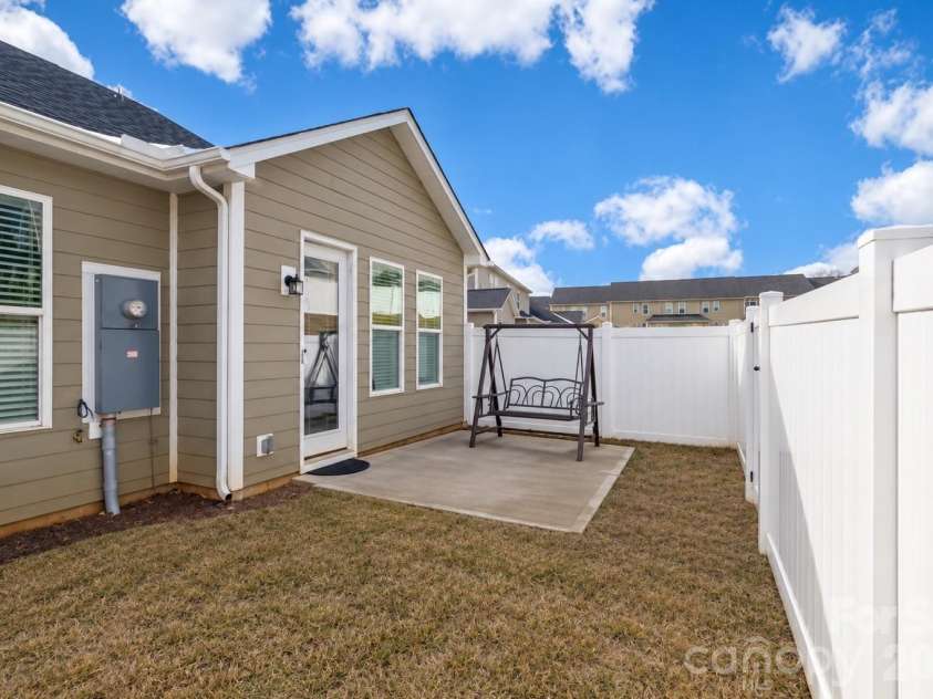 6135 Snowy Egret Avenue, Charlotte, NC 28214.  MLS# CAR4411649, YatesRealty ID 43763. 