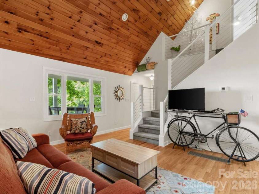 386 Madison Heights Drive, Marshall, NC 28753.  MLS# CAR4411731, YatesRealty ID 43767. 