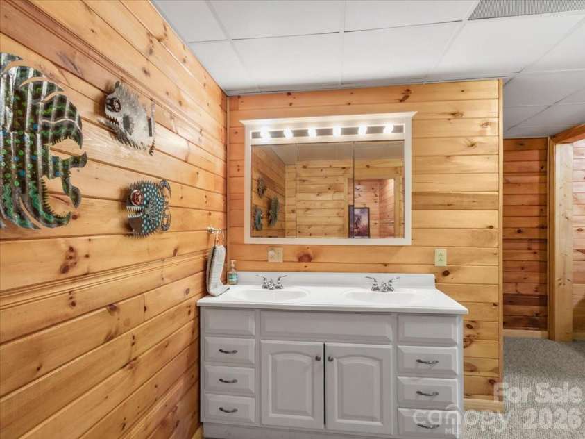 386 Madison Heights Drive, Marshall, NC 28753.  MLS# CAR4411731, YatesRealty ID 43767. 