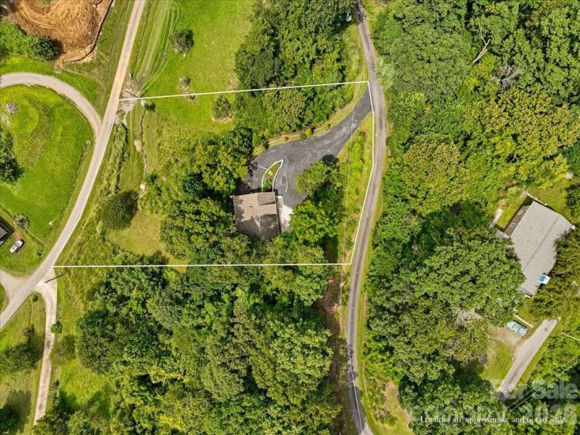 386 Madison Heights Drive, Marshall, NC 28753.  MLS# CAR4411731, YatesRealty ID 43767. 