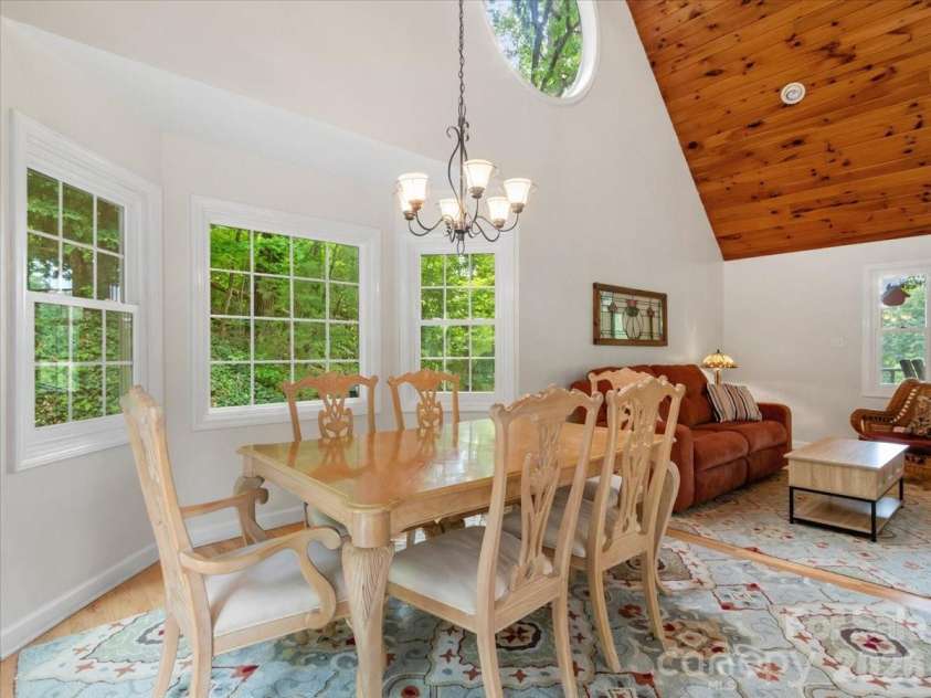 386 Madison Heights Drive, Marshall, NC 28753.  MLS# CAR4411731, YatesRealty ID 43767. Dining