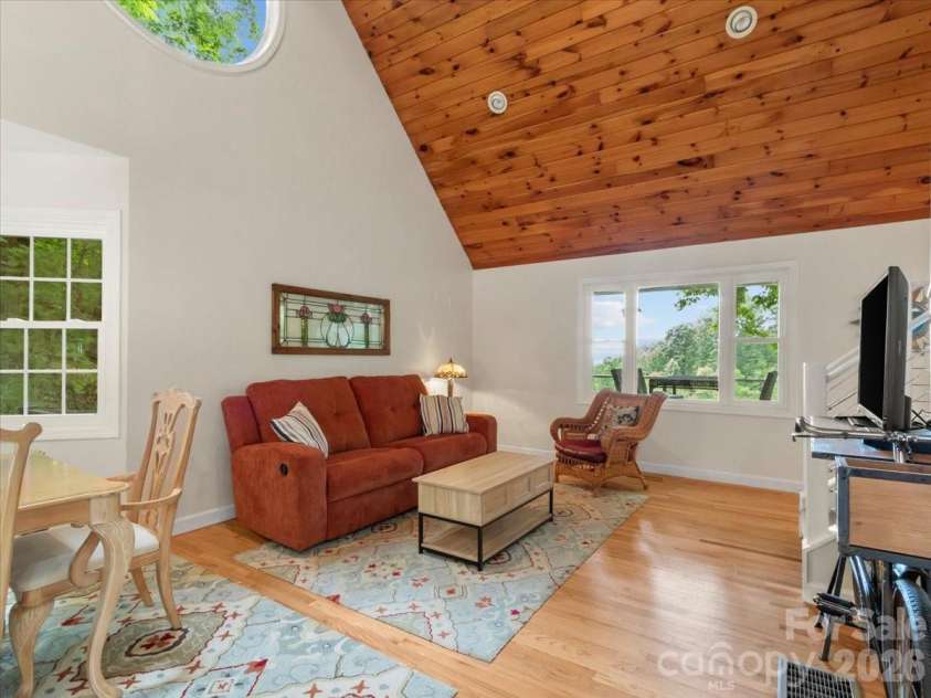 386 Madison Heights Drive, Marshall, NC 28753.  MLS# CAR4411731, YatesRealty ID 43767. Great room-main level