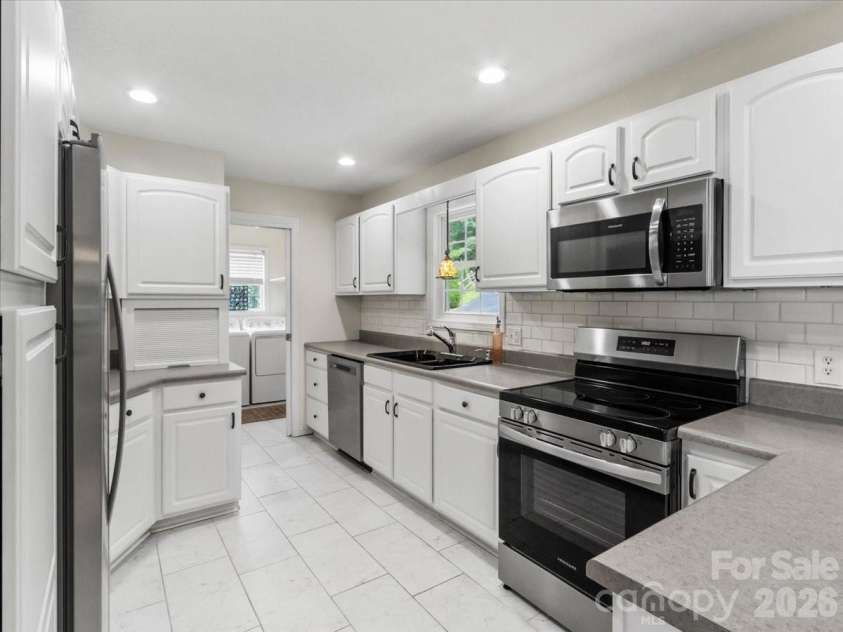 386 Madison Heights Drive, Marshall, NC 28753.  MLS# CAR4411731, YatesRealty ID 43767. Kitchen