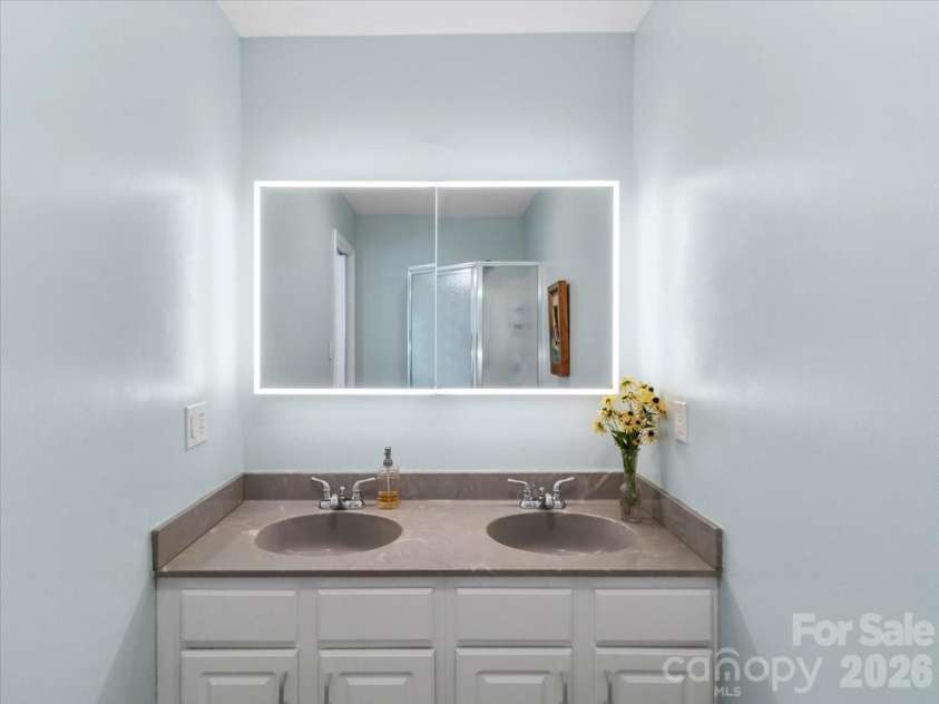 386 Madison Heights Drive, Marshall, NC 28753.  MLS# CAR4411731, YatesRealty ID 43767. Primary bathroom-main level