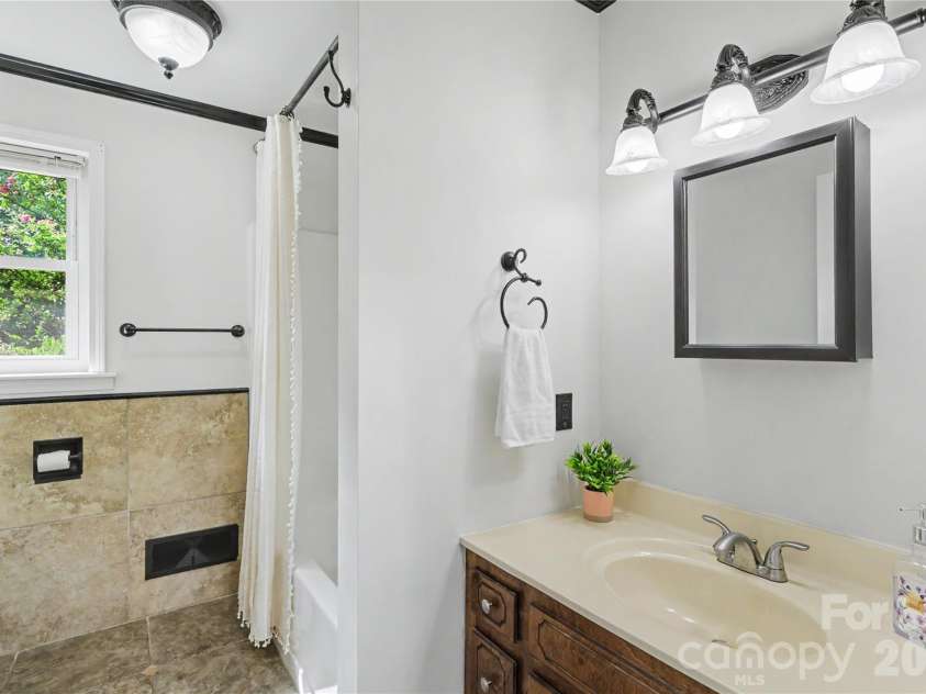 163 Madison Avenue, Concord, NC 28025.  MLS# CAR4408545, YatesRealty ID 43768. Full Bath 4 (hall access)