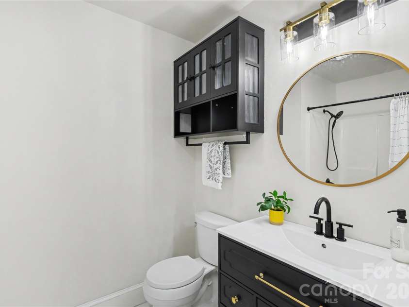 163 Madison Avenue, Concord, NC 28025.  MLS# CAR4408545, YatesRealty ID 43768. Primary Bath