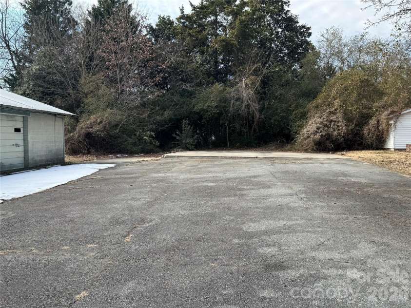 545 Collins Street, Kannapolis, NC 28083.  MLS# CAR4345178, YatesRealty ID 4377. 