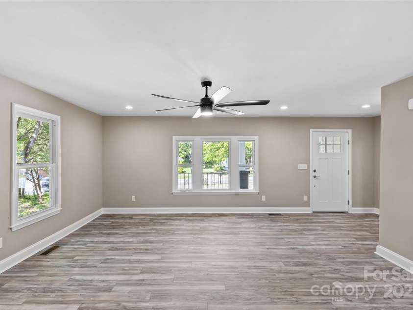 933 Old Charlotte Road, Concord, NC 28027.  MLS# CAR4306384, YatesRealty ID 4377. 