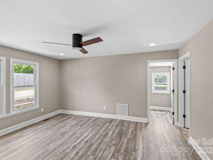 933 Old Charlotte Road, Concord, NC 28027.  MLS# CAR4306384, YatesRealty ID 4377. 