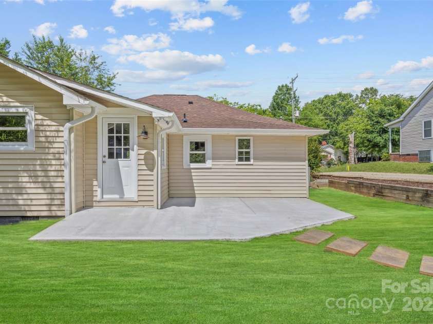 933 Old Charlotte Road, Concord, NC 28027.  MLS# CAR4306384, YatesRealty ID 4377. 