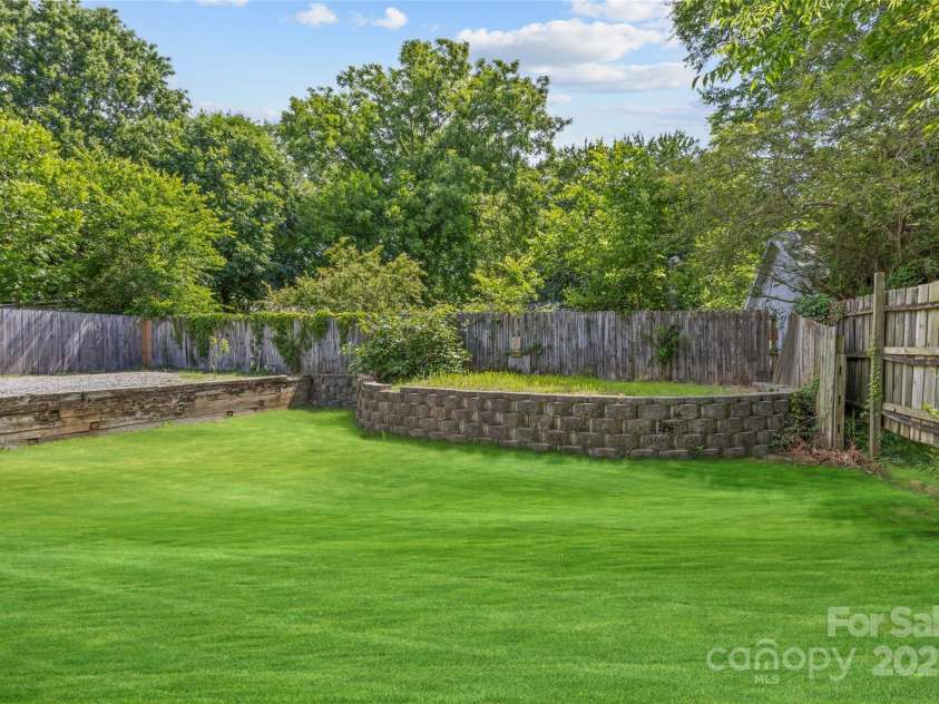 933 Old Charlotte Road, Concord, NC 28027.  MLS# CAR4306384, YatesRealty ID 4377. 