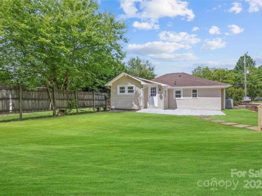 933 Old Charlotte Road, Concord, NC 28027.  MLS# CAR4306384, YatesRealty ID 4377. 