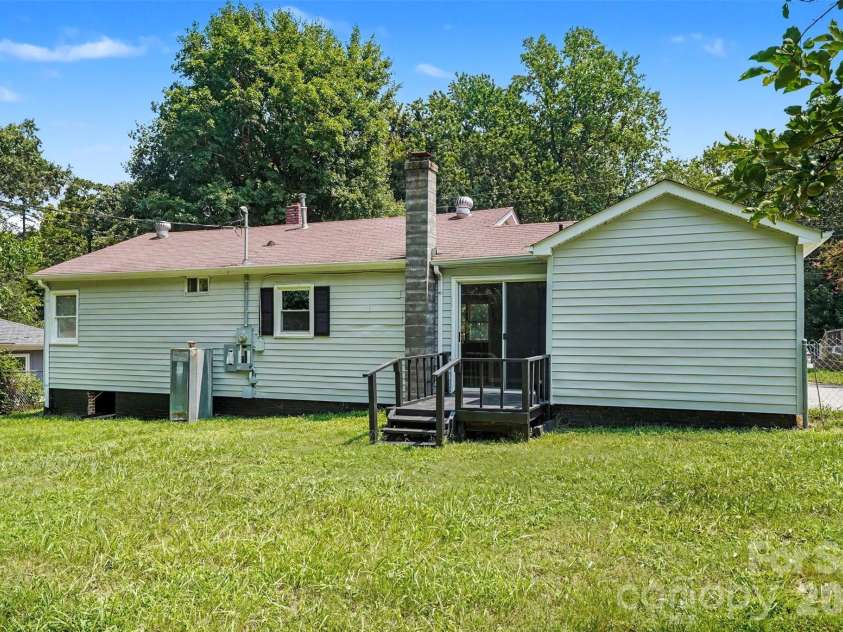 1333 Washington Lane, Kannapolis, NC 28083.  MLS# CAR4414027, YatesRealty ID 43770. 