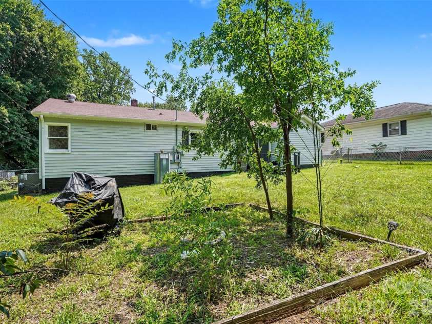 1333 Washington Lane, Kannapolis, NC 28083.  MLS# CAR4414027, YatesRealty ID 43770. 