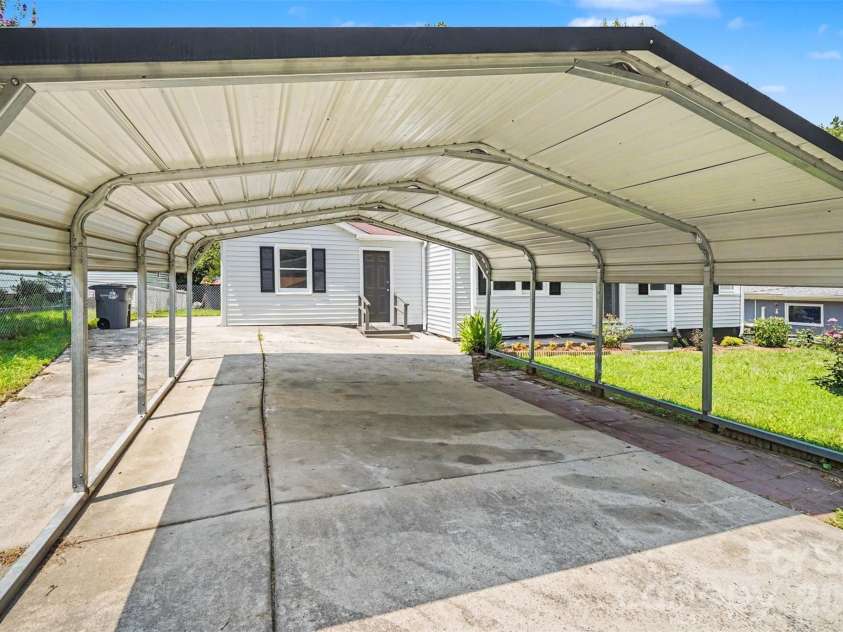 1333 Washington Lane, Kannapolis, NC 28083.  MLS# CAR4414027, YatesRealty ID 43770. 