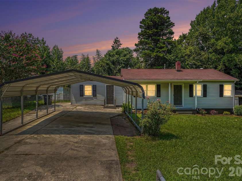 1333 Washington Lane, Kannapolis, NC 28083.  MLS# CAR4414027, YatesRealty ID 43770. 