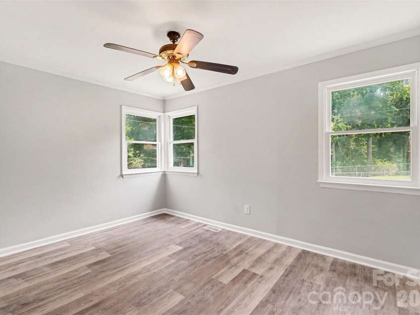1333 Washington Lane, Kannapolis, NC 28083.  MLS# CAR4414027, YatesRealty ID 43770. Large Primary Bedroom