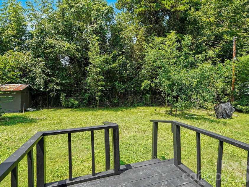 1333 Washington Lane, Kannapolis, NC 28083.  MLS# CAR4414027, YatesRealty ID 43770. Ready to grill and chill!