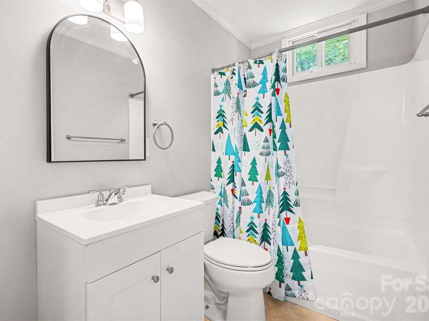 1333 Washington Lane, Kannapolis, NC 28083.  MLS# CAR4414027, YatesRealty ID 43770. Remodeled hall bath!