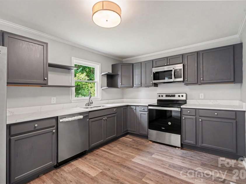 1333 Washington Lane, Kannapolis, NC 28083.  MLS# CAR4414027, YatesRealty ID 43770. Updated and remodeled kitchen!