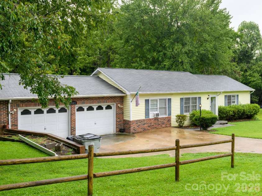 409 Cottrell Hill Road, Lenoir, NC 28645.  MLS# CAR4414277, YatesRealty ID 43775. 