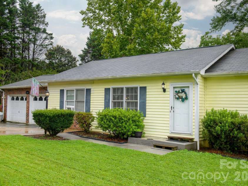 409 Cottrell Hill Road, Lenoir, NC 28645.  MLS# CAR4414277, YatesRealty ID 43775. 