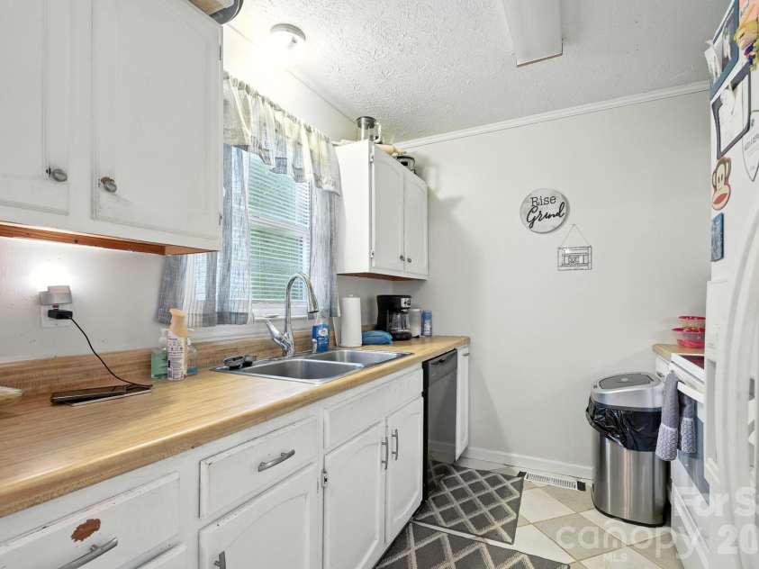 409 Cottrell Hill Road, Lenoir, NC 28645.  MLS# CAR4414277, YatesRealty ID 43775. 