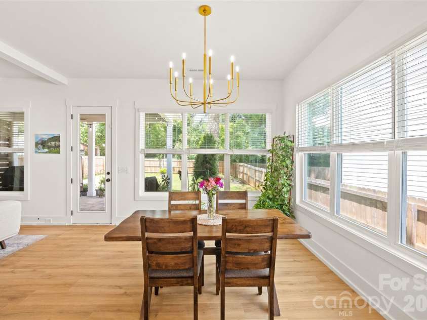 812 State Street, Charlotte, NC 28208.  MLS# CAR4412102, YatesRealty ID 43777. Dining