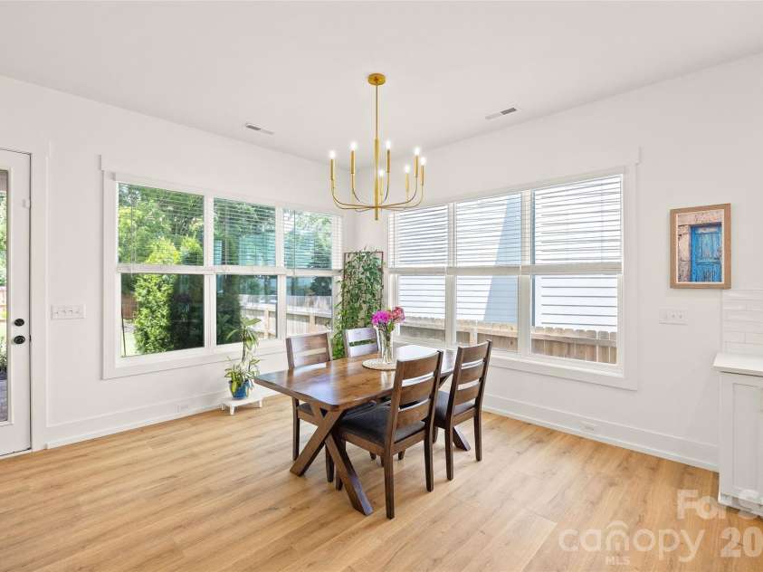 812 State Street, Charlotte, NC 28208.  MLS# CAR4412102, YatesRealty ID 43777. Dining