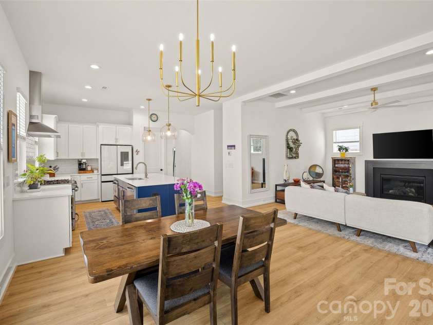 812 State Street, Charlotte, NC 28208.  MLS# CAR4412102, YatesRealty ID 43777. Dining