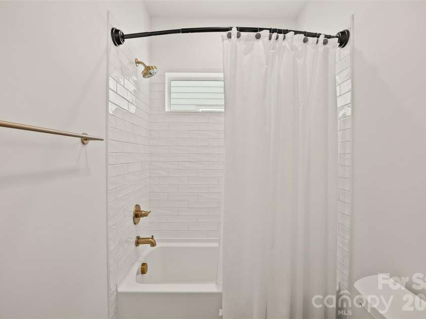 812 State Street, Charlotte, NC 28208.  MLS# CAR4412102, YatesRealty ID 43777. Full Bathroom