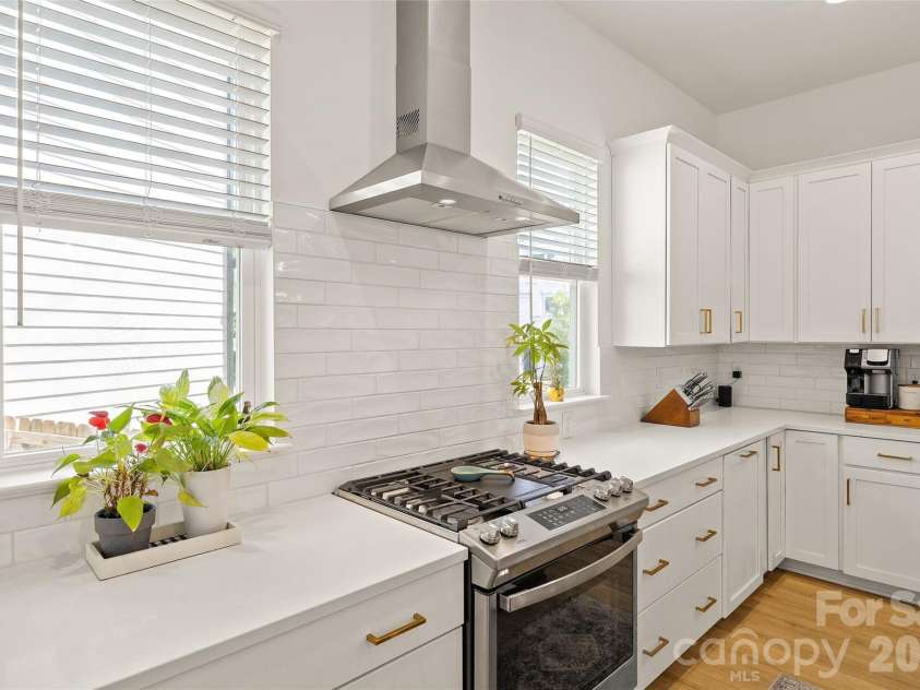 812 State Street, Charlotte, NC 28208.  MLS# CAR4412102, YatesRealty ID 43777. Kitchen