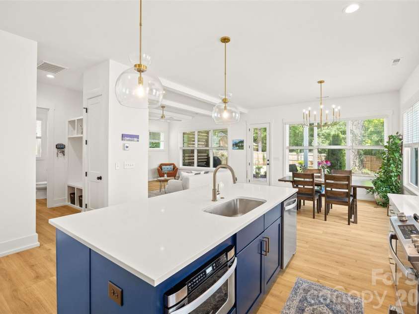 812 State Street, Charlotte, NC 28208.  MLS# CAR4412102, YatesRealty ID 43777. Kitchen
