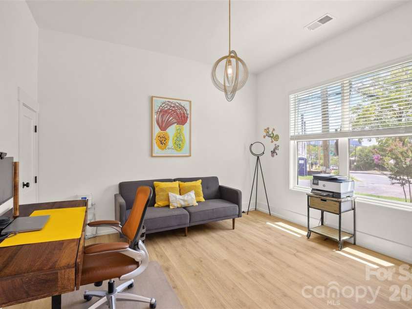 812 State Street, Charlotte, NC 28208.  MLS# CAR4412102, YatesRealty ID 43777. Office/Bed