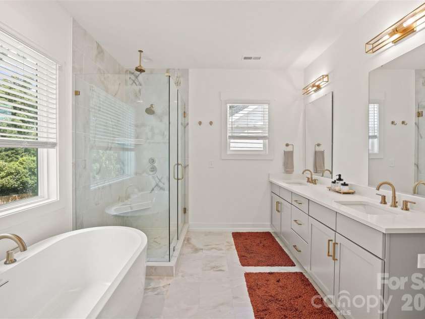 812 State Street, Charlotte, NC 28208.  MLS# CAR4412102, YatesRealty ID 43777. Primary Bathroom
