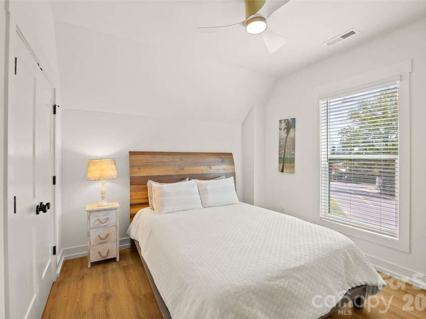 812 State Street, Charlotte, NC 28208.  MLS# CAR4412102, YatesRealty ID 43777. Secondary Bedroom