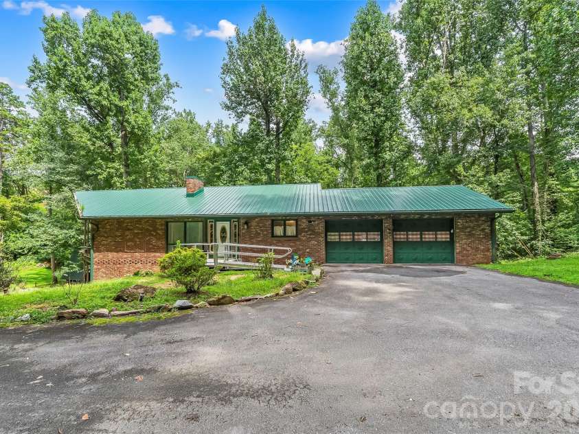 45 Monte Vista Place, Candler, NC 28715.  MLS# CAR4410617, YatesRealty ID 43778. 
