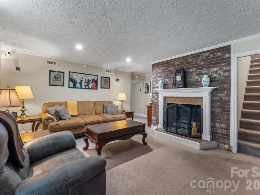 45 Monte Vista Place, Candler, NC 28715.  MLS# CAR4410617, YatesRealty ID 43778. 