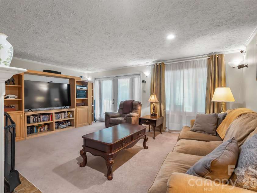 45 Monte Vista Place, Candler, NC 28715.  MLS# CAR4410617, YatesRealty ID 43778. 